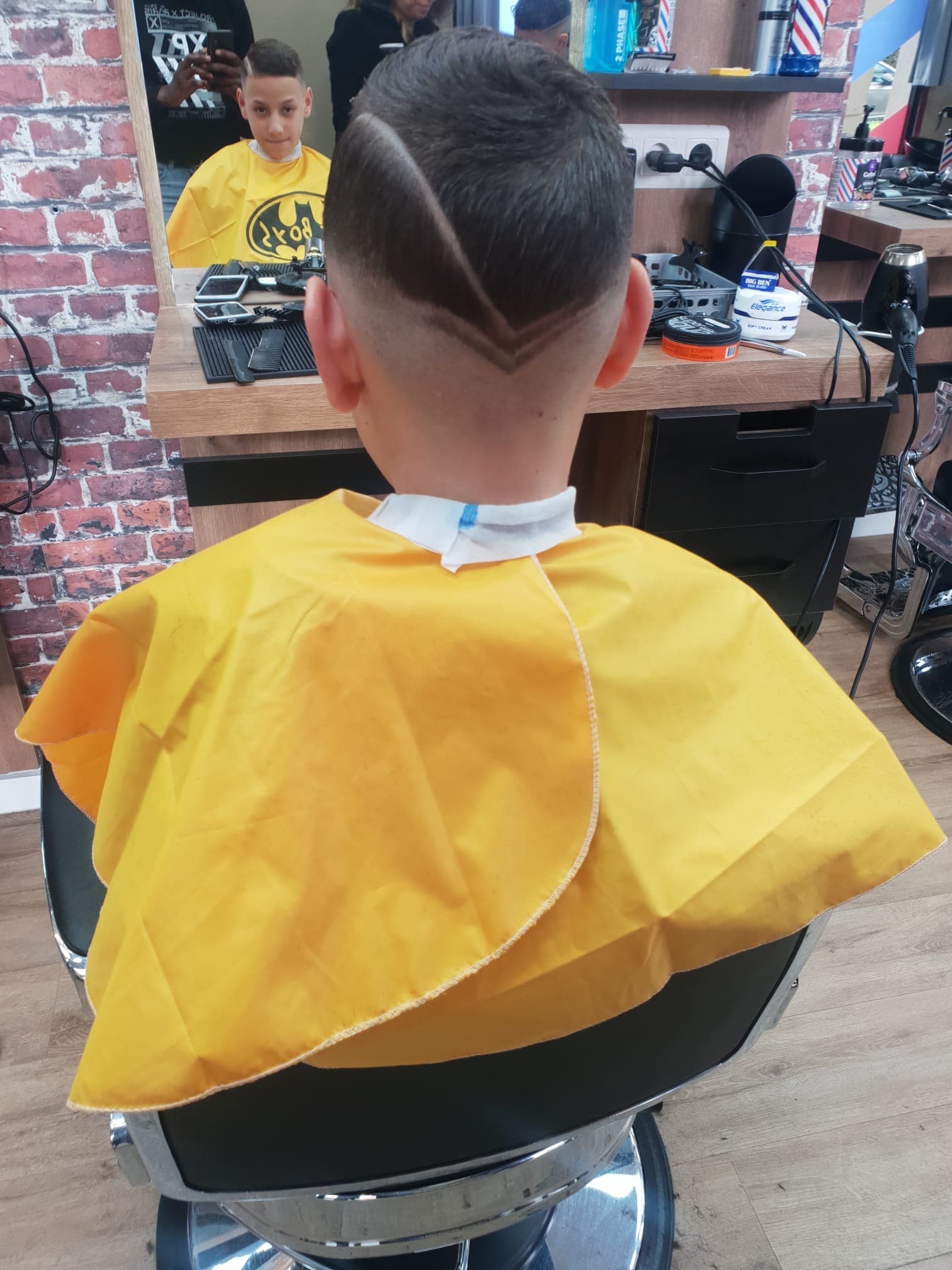 Coupe V-cut design